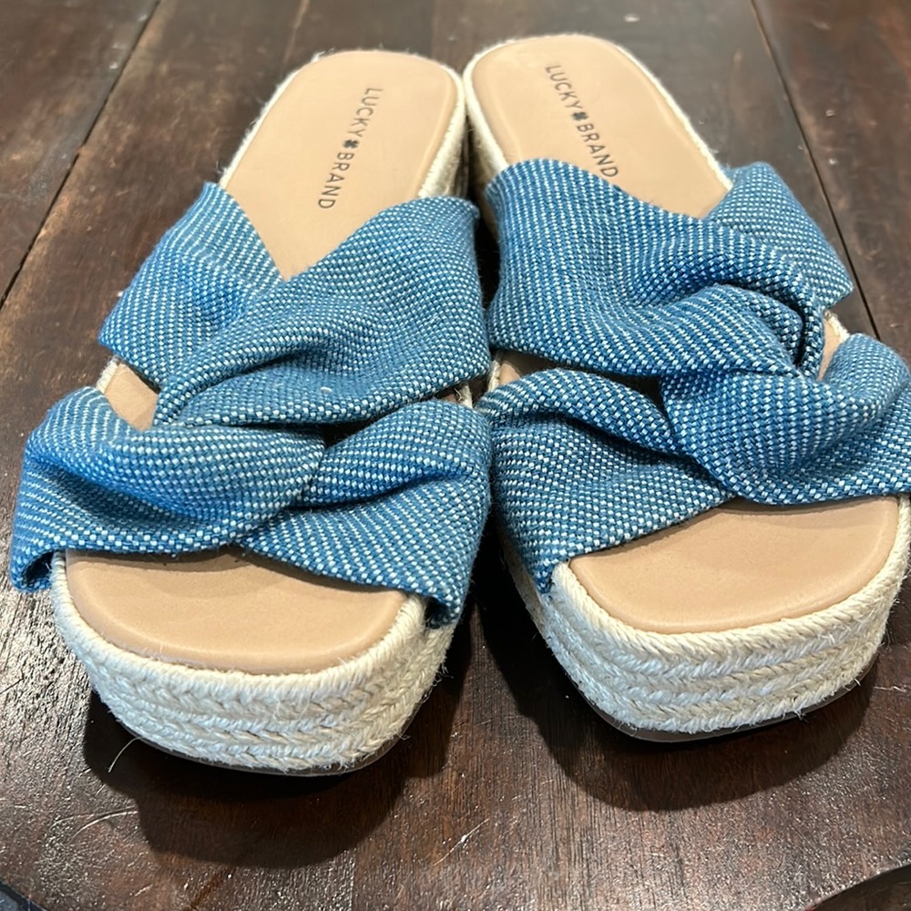 Never worn lucky brand platform sandals